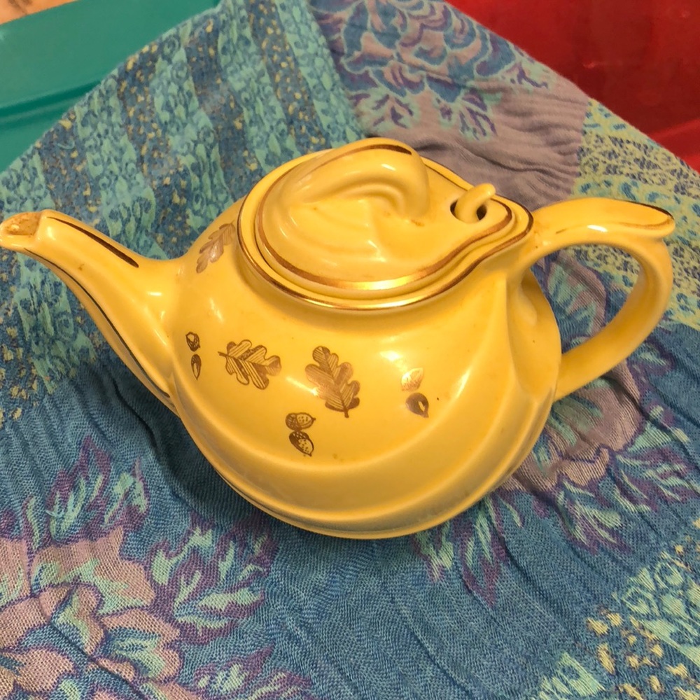 Hall 6 cup tea pot